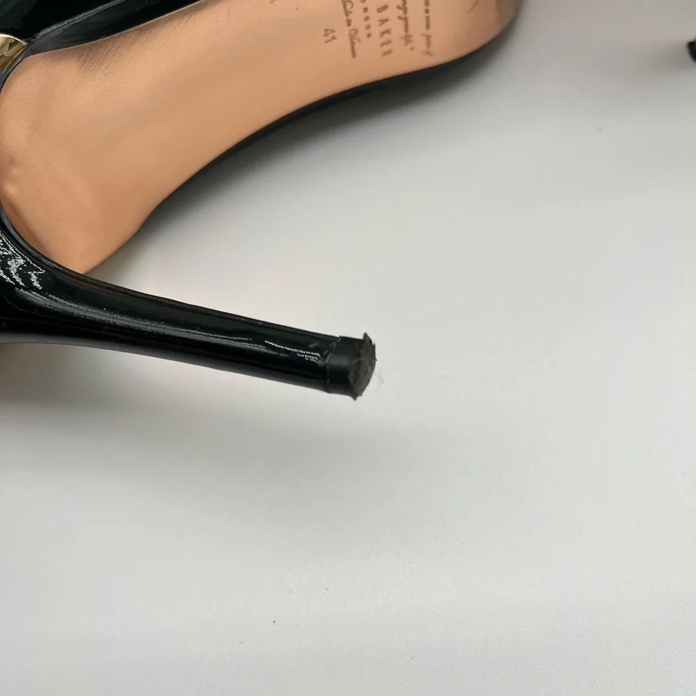 Ted Baker London Black Patent Leather Gold Bow Heels Women Size 41/10.5 BLEMISH